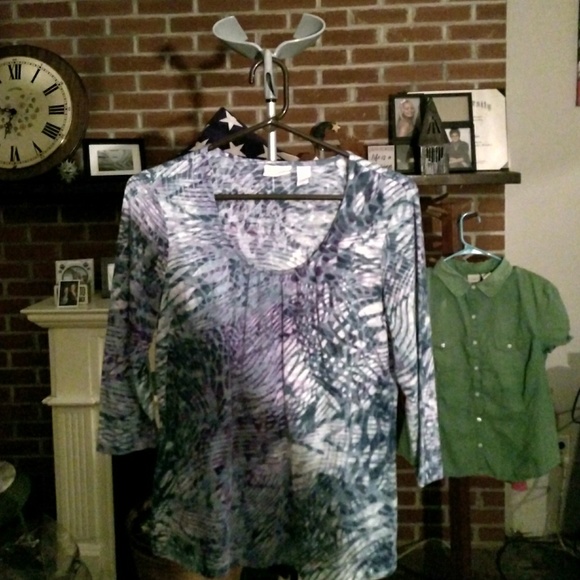 Chico Top Size0 Blue Lavendar Green Swirled  Top - Picture 2 of 7
